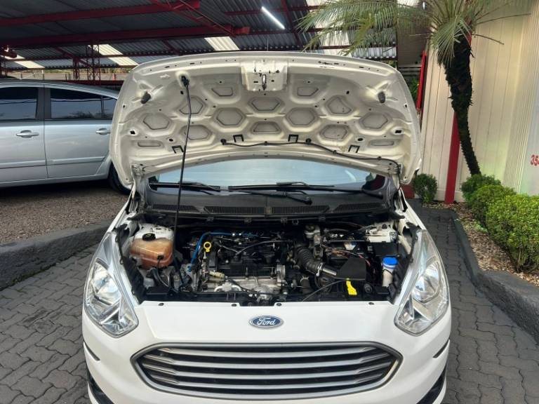 FORD - KA + - 2018/2019 - Branca - R$ 52.800,00