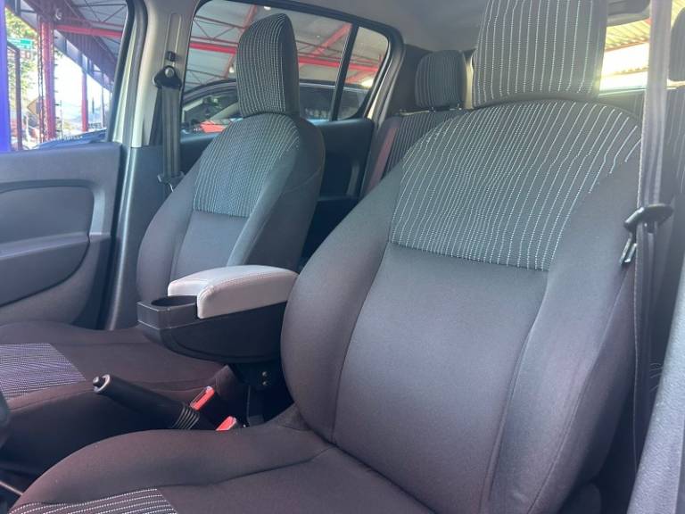 RENAULT - SANDERO - 2017/2018 - Prata - R$ 44.800,00