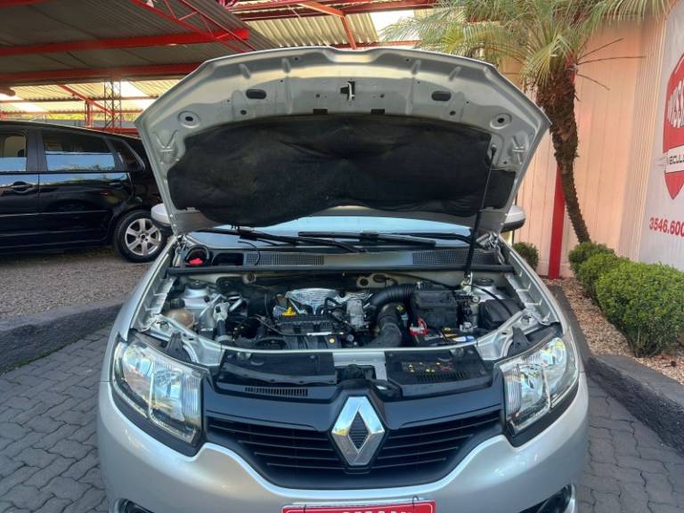 RENAULT - SANDERO - 2017/2018 - Prata - R$ 44.800,00