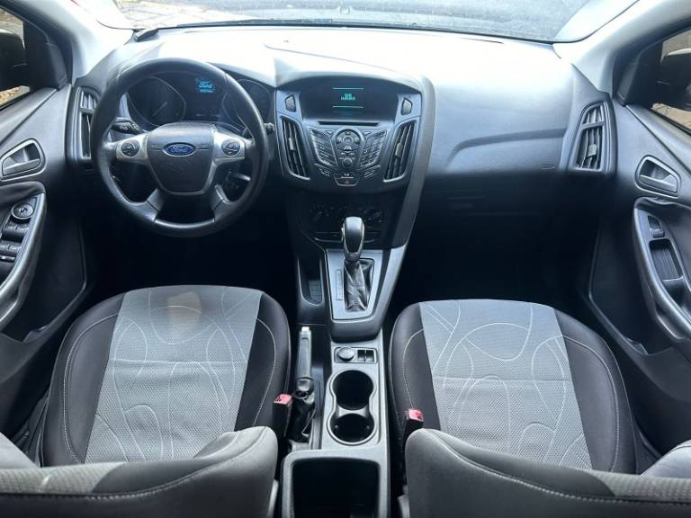 FORD - FOCUS - 2013/2014 - Preta - R$ 50.800,00