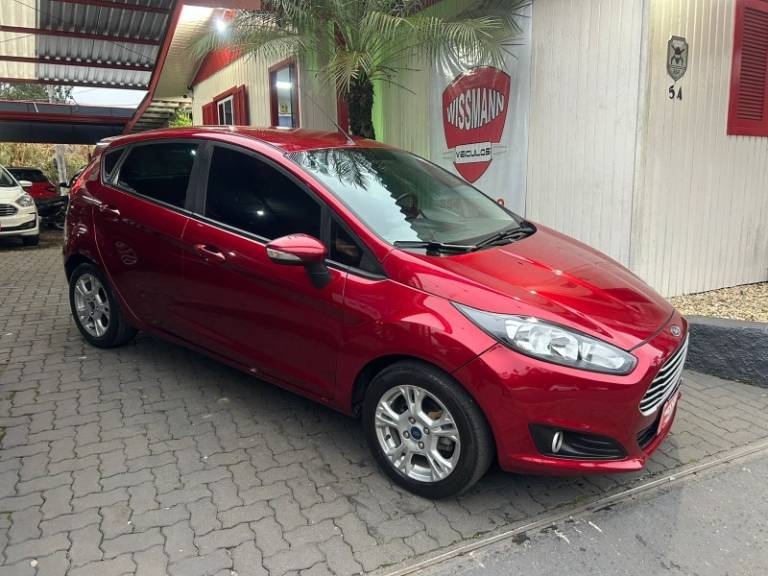 FORD - FIESTA - 2016/2016 - Vermelha - R$ 52.800,00