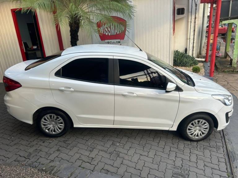 FORD - KA + - 2018/2019 - Branca - R$ 52.800,00