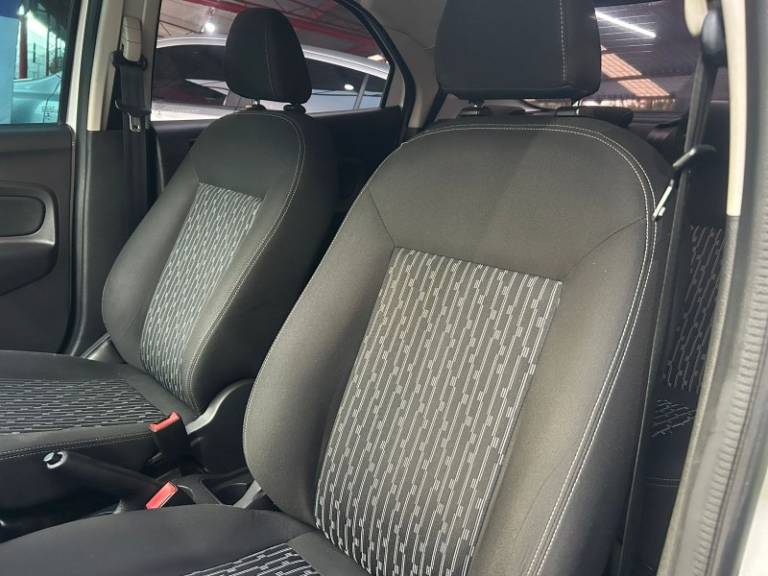 FORD - KA + - 2018/2019 - Branca - R$ 52.800,00