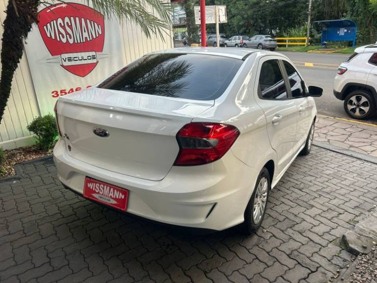 FORD - KA + - 2018/2019 - Branca - R$ 52.800,00