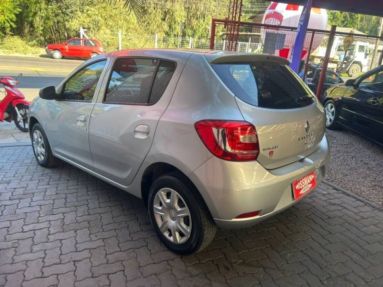 RENAULT - SANDERO - 2017/2018 - Prata - R$ 44.800,00