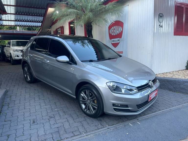 VOLKSWAGEN - GOLF - 2015/2016 - Prata - R$ 81.800,00