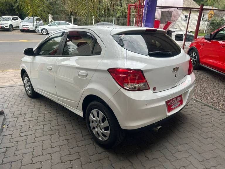 CHEVROLET - ONIX - 2013/2014 - Branca - R$ 45.800,00