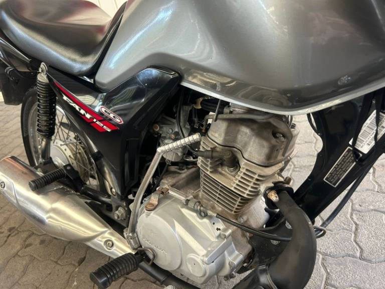 HONDA - CG 125 - 2014/2015 - Prata - R$ 10.500,00