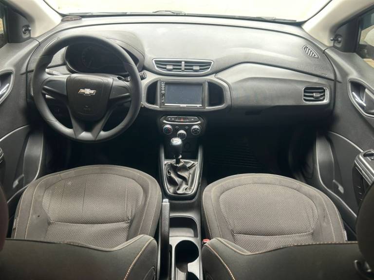 CHEVROLET - ONIX - 2013/2014 - Branca - R$ 45.800,00
