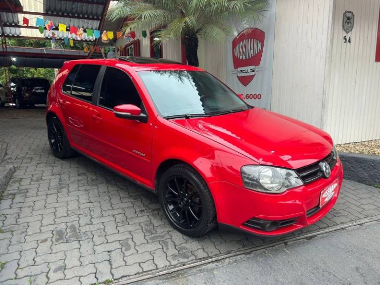 VOLKSWAGEN - GOLF - 2013/2014 - Vermelha - R$ 66.800,00