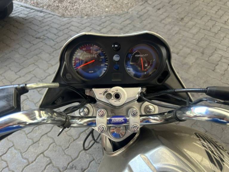 HONDA - CG 150 - 2009/2009 - Prata - R$ 9.800,00