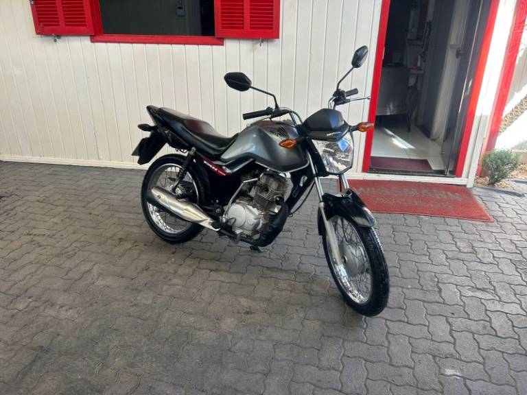 HONDA - CG 125 - 2014/2015 - Prata - R$ 10.500,00