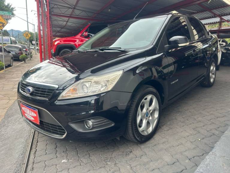FORD - FOCUS - 2011/2012 - Preta - R$ 43.800,00