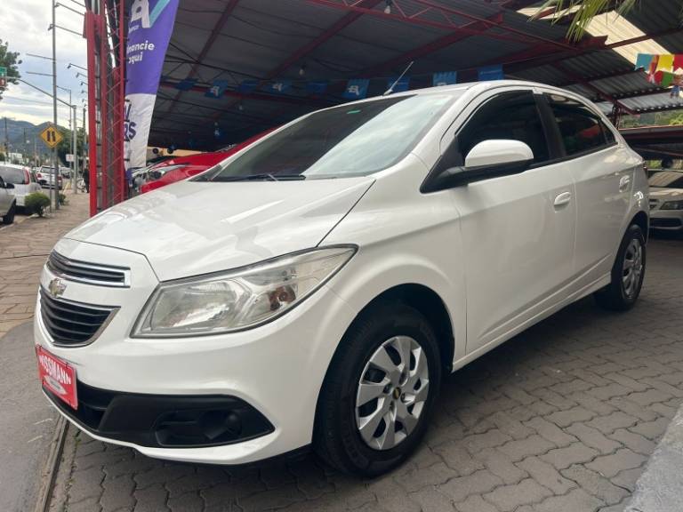 CHEVROLET - ONIX - 2013/2014 - Branca - R$ 45.800,00