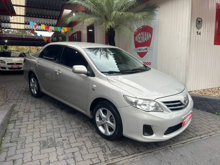 TOYOTA - COROLLA - 2013/2014 - Prata - R$ 71.800,00