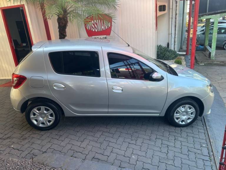 RENAULT - SANDERO - 2017/2018 - Prata - R$ 44.800,00
