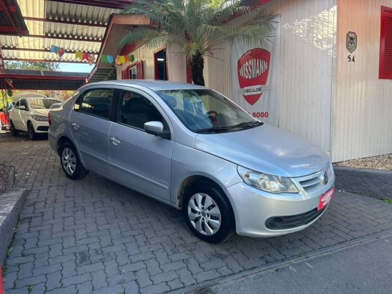 VOLKSWAGEN - VOYAGE - 2011/2012 - Prata - R$ 28.800,00